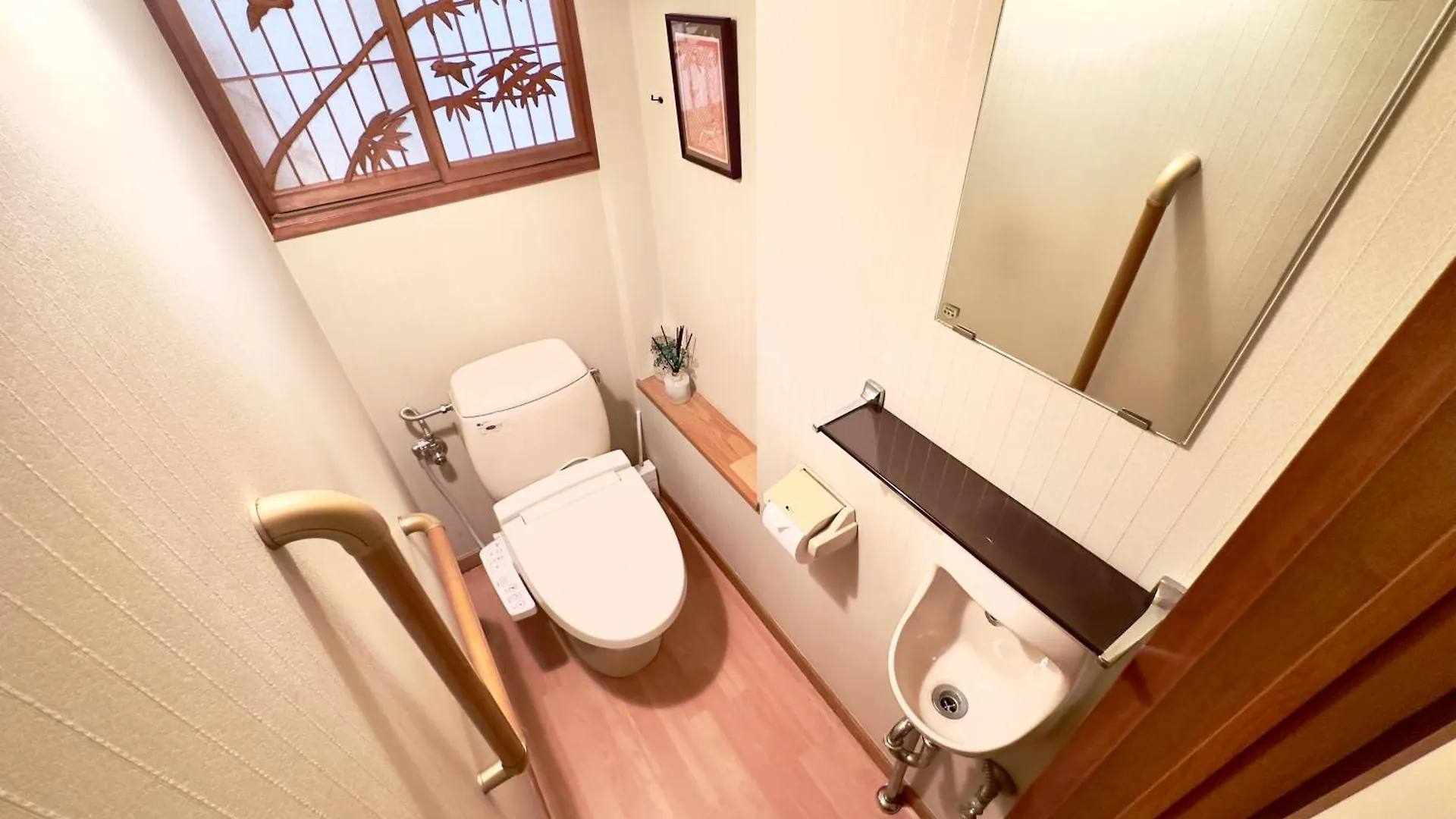 Family Or Business Travel 20 Percent Off 20 Guests 144Sqm Free Ikebukuro Shuttle 2 Kitchens Bathrooms 4 Bedrooms Tokyo 0*,  Japan