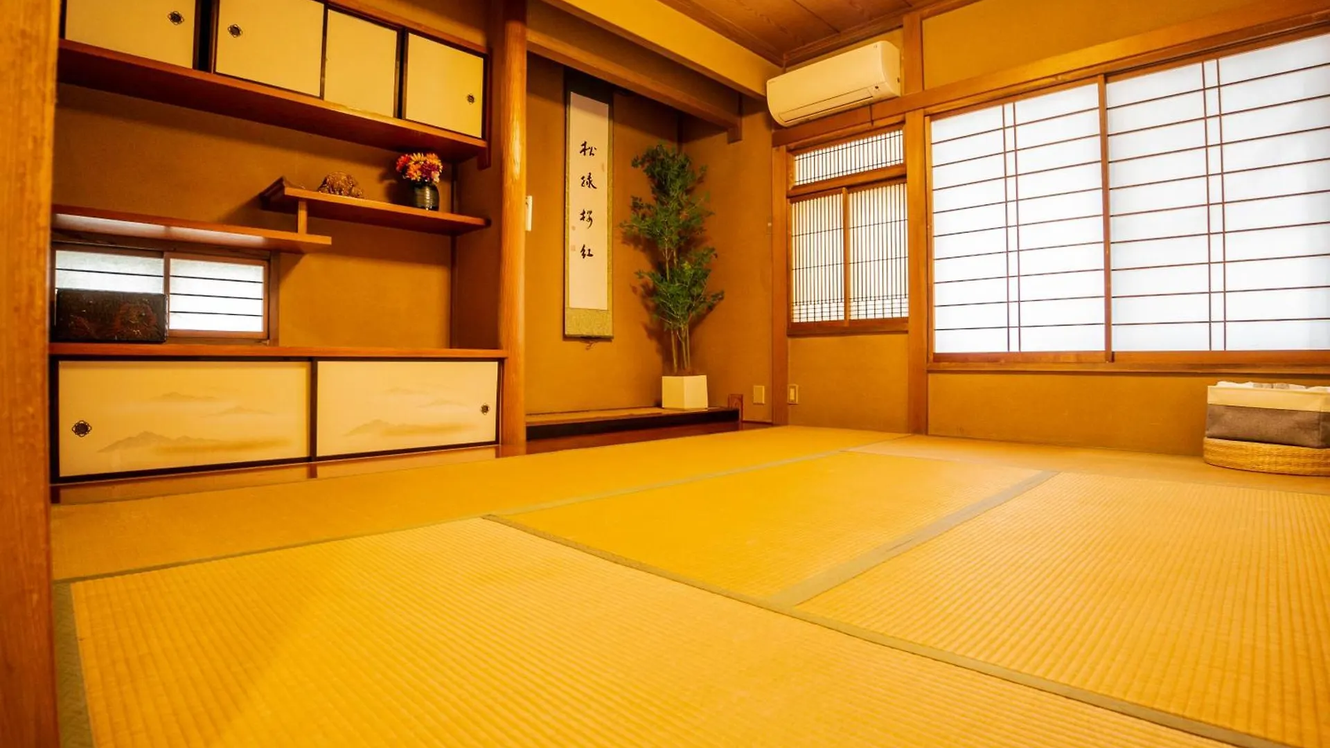 Family Or Business Travel 20 Percent Off 20 Guests 144Sqm Free Ikebukuro Shuttle 2 Kitchens Bathrooms 4 Bedrooms Tokyo
